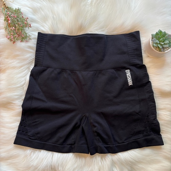 Gymshark Black Energy Seamless Shorts - Picture 2 of 4